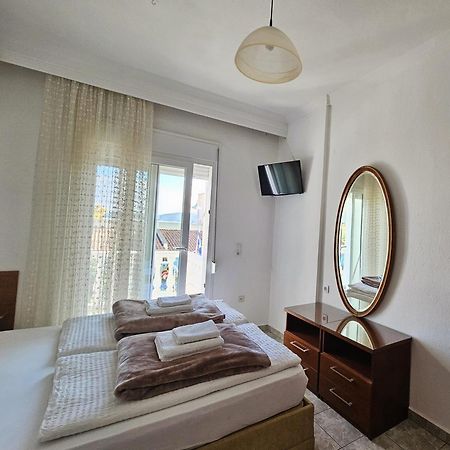 Leonidas Apartments Néa Péramos Esterno foto