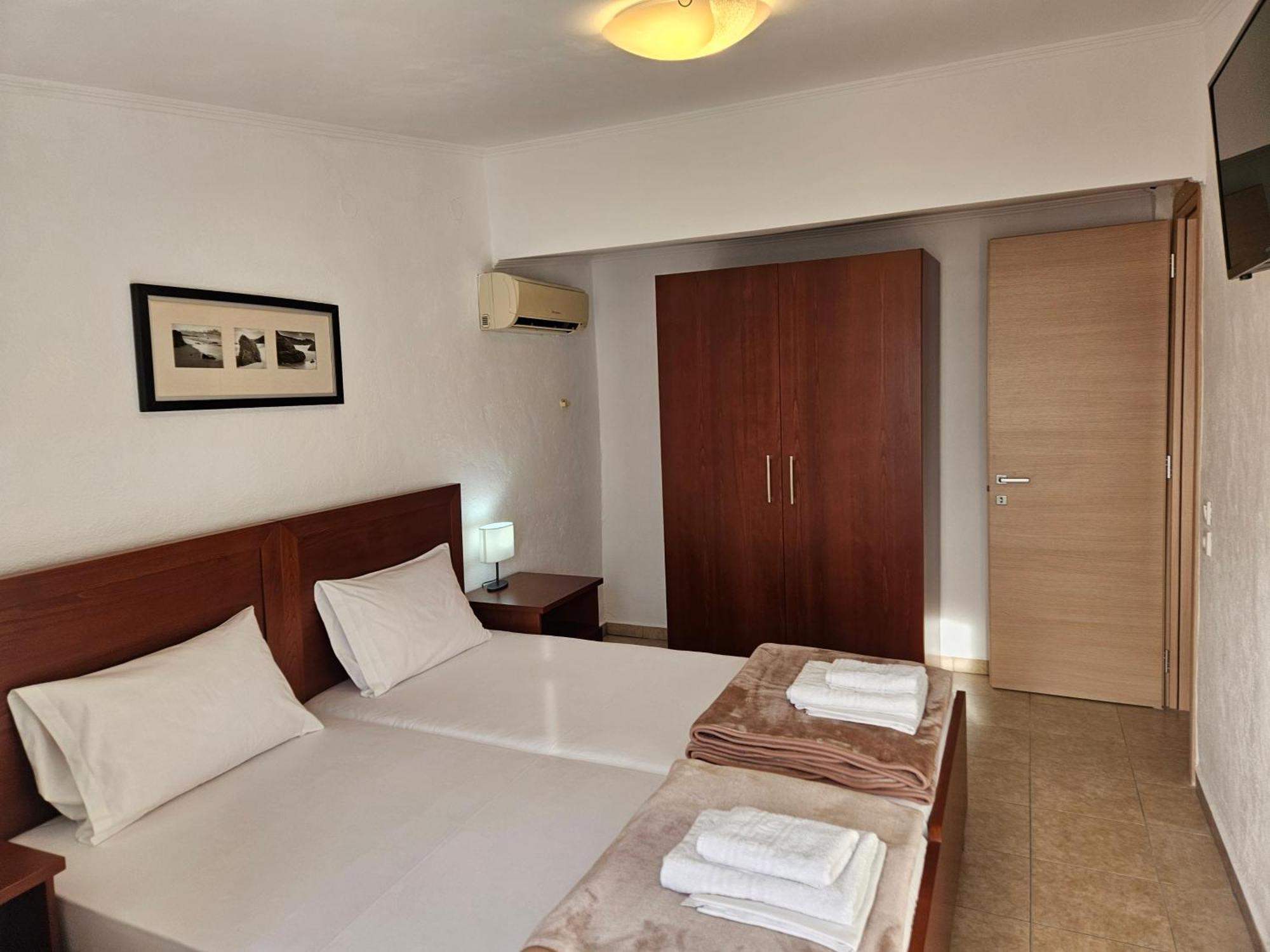Leonidas Apartments Néa Péramos Esterno foto