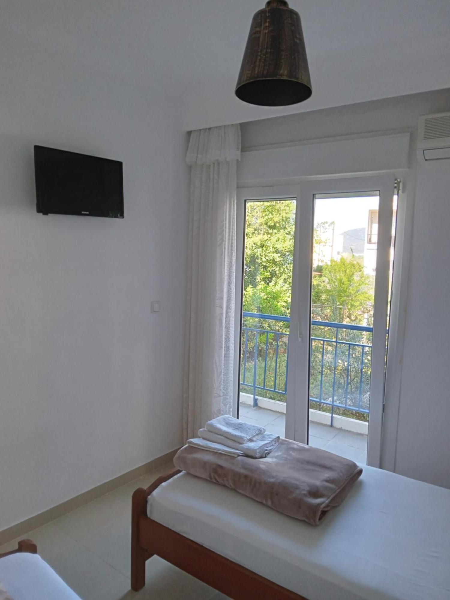 Leonidas Apartments Néa Péramos Esterno foto