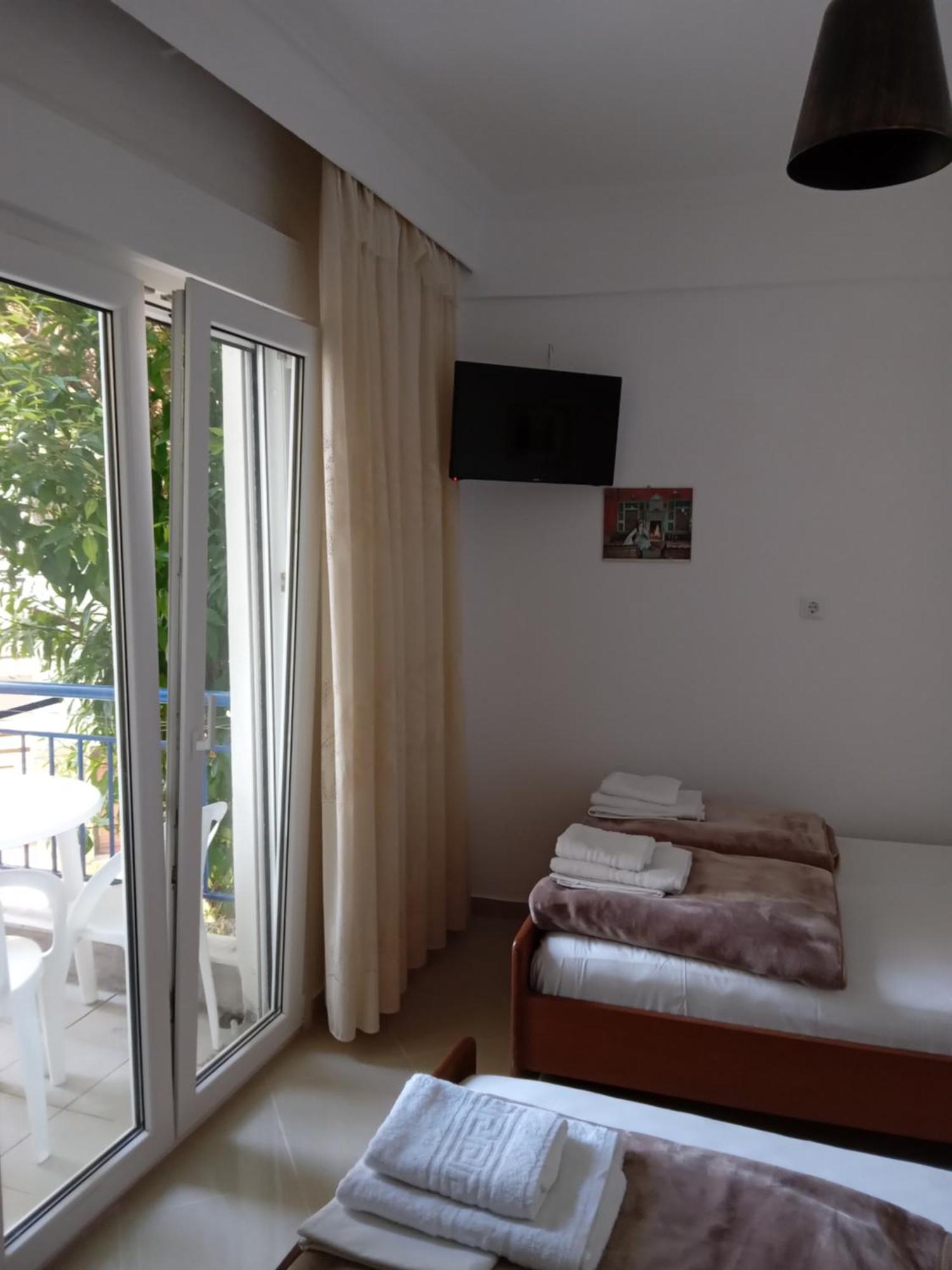 Leonidas Apartments Néa Péramos Esterno foto