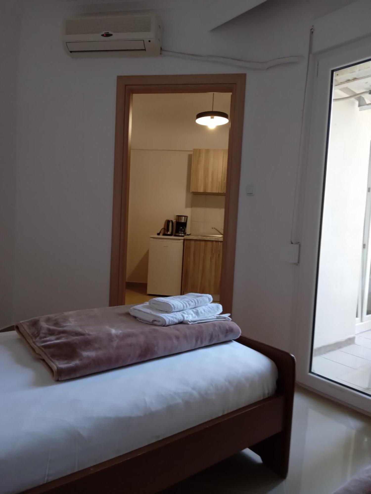 Leonidas Apartments Néa Péramos Esterno foto