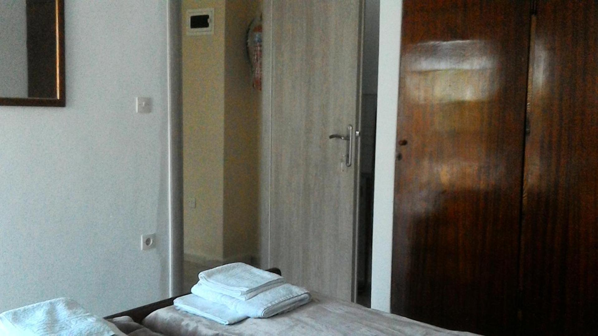 Leonidas Apartments Néa Péramos Esterno foto