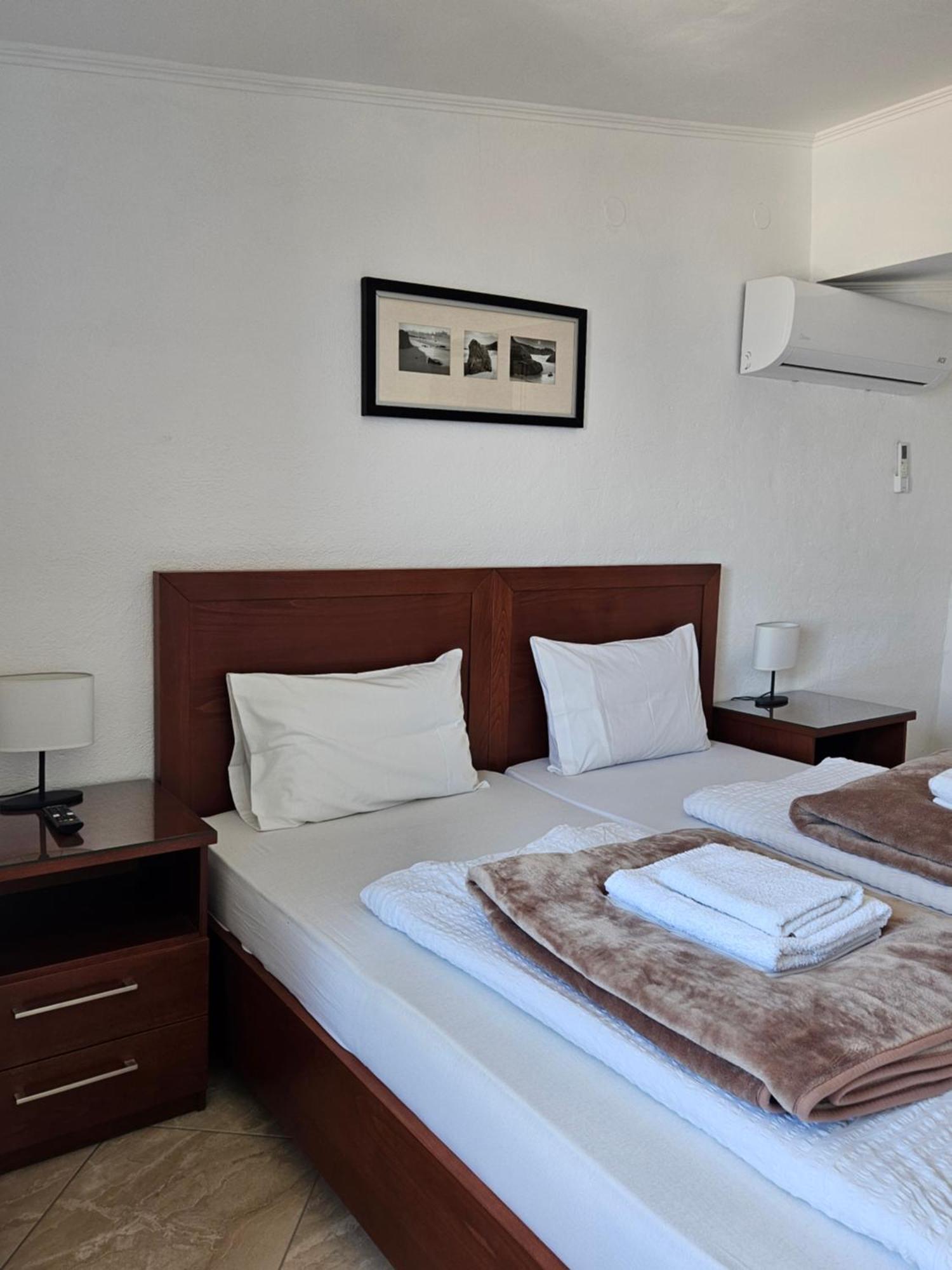 Leonidas Apartments Néa Péramos Esterno foto