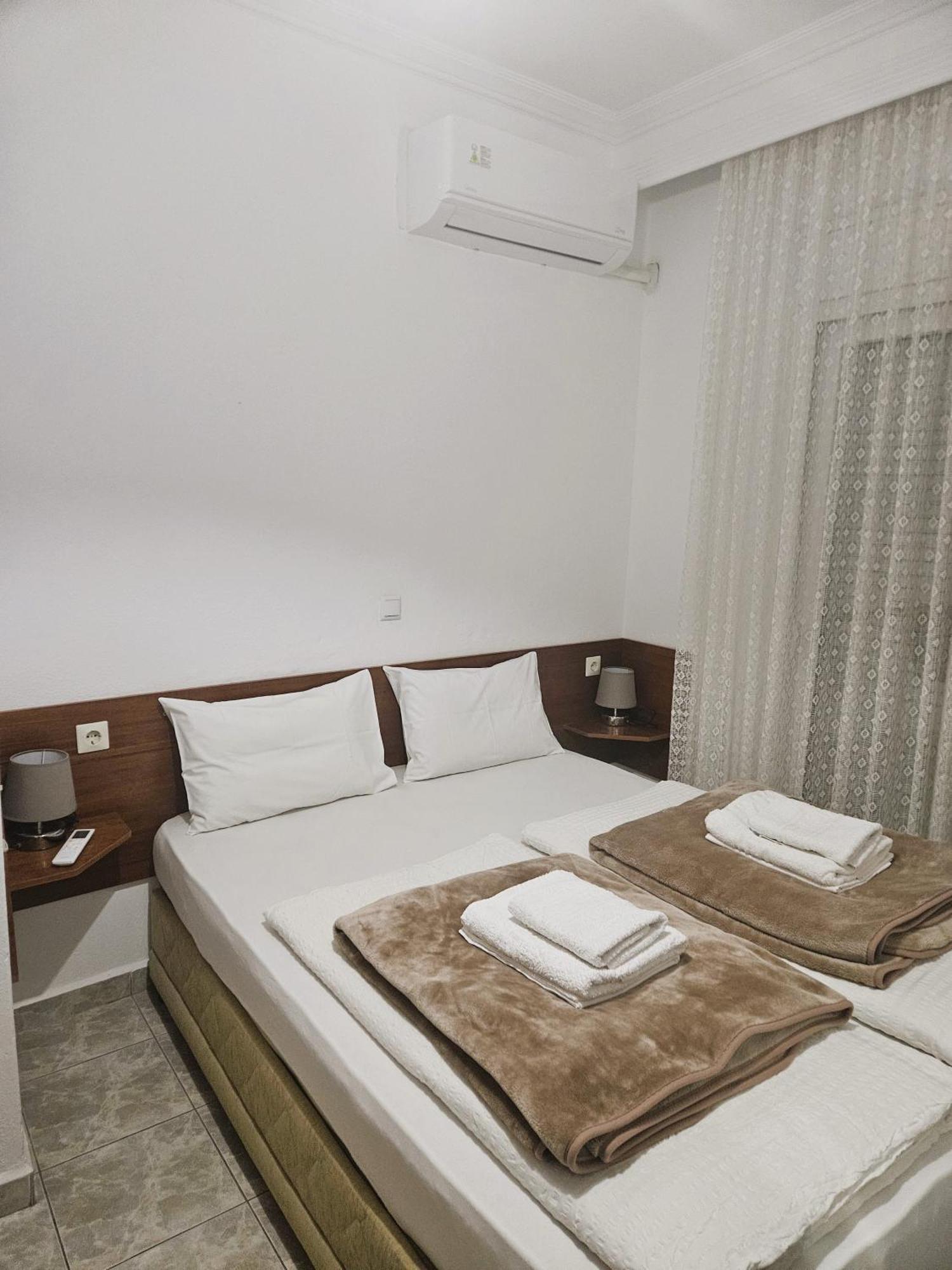 Leonidas Apartments Néa Péramos Esterno foto