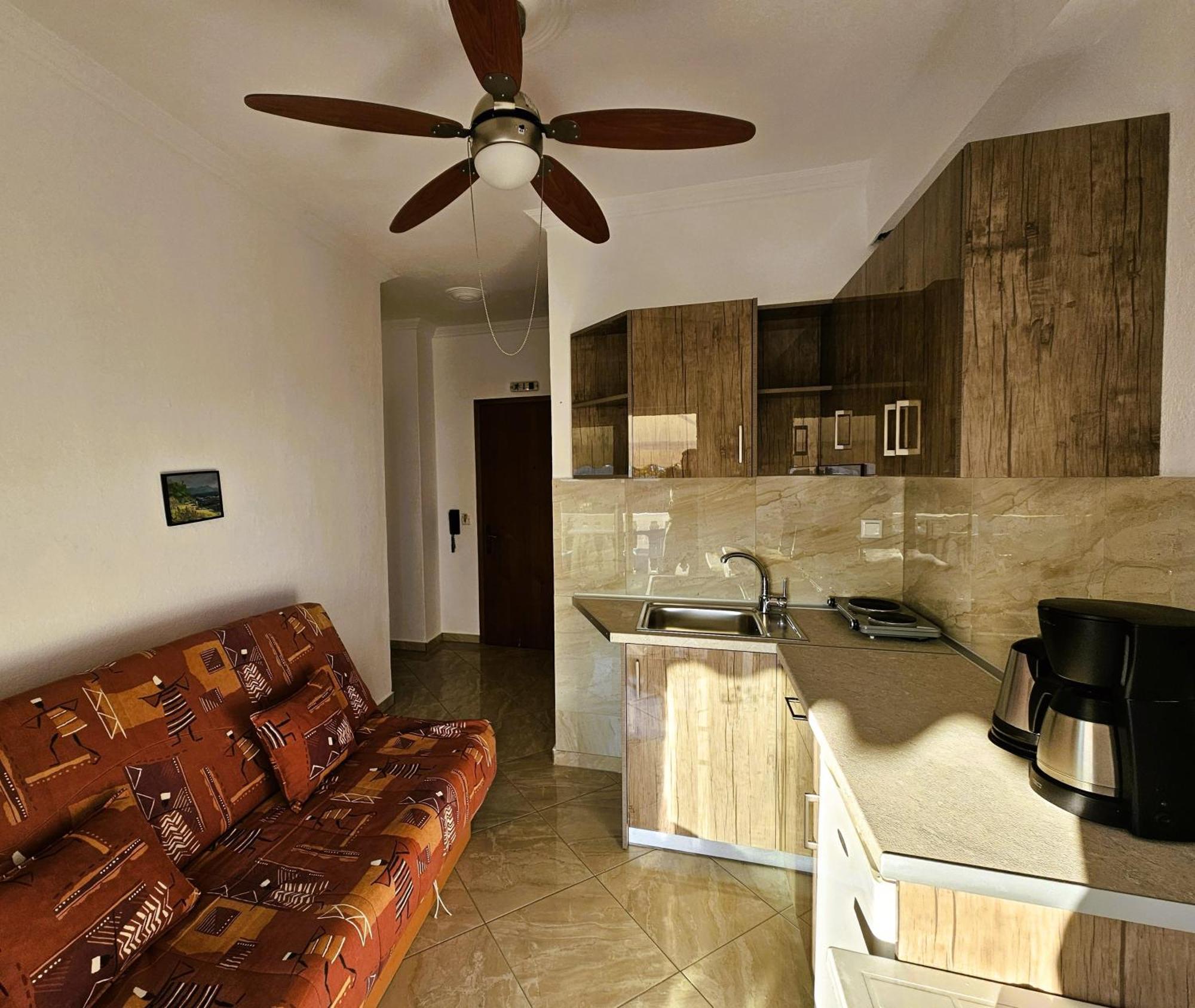 Leonidas Apartments Néa Péramos Esterno foto